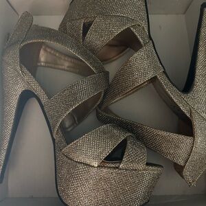 Women’s pump heels size 8